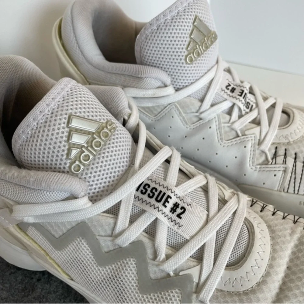 💛 Adidas D.O.N. Issue #2 White Gold Metallic Sneakers